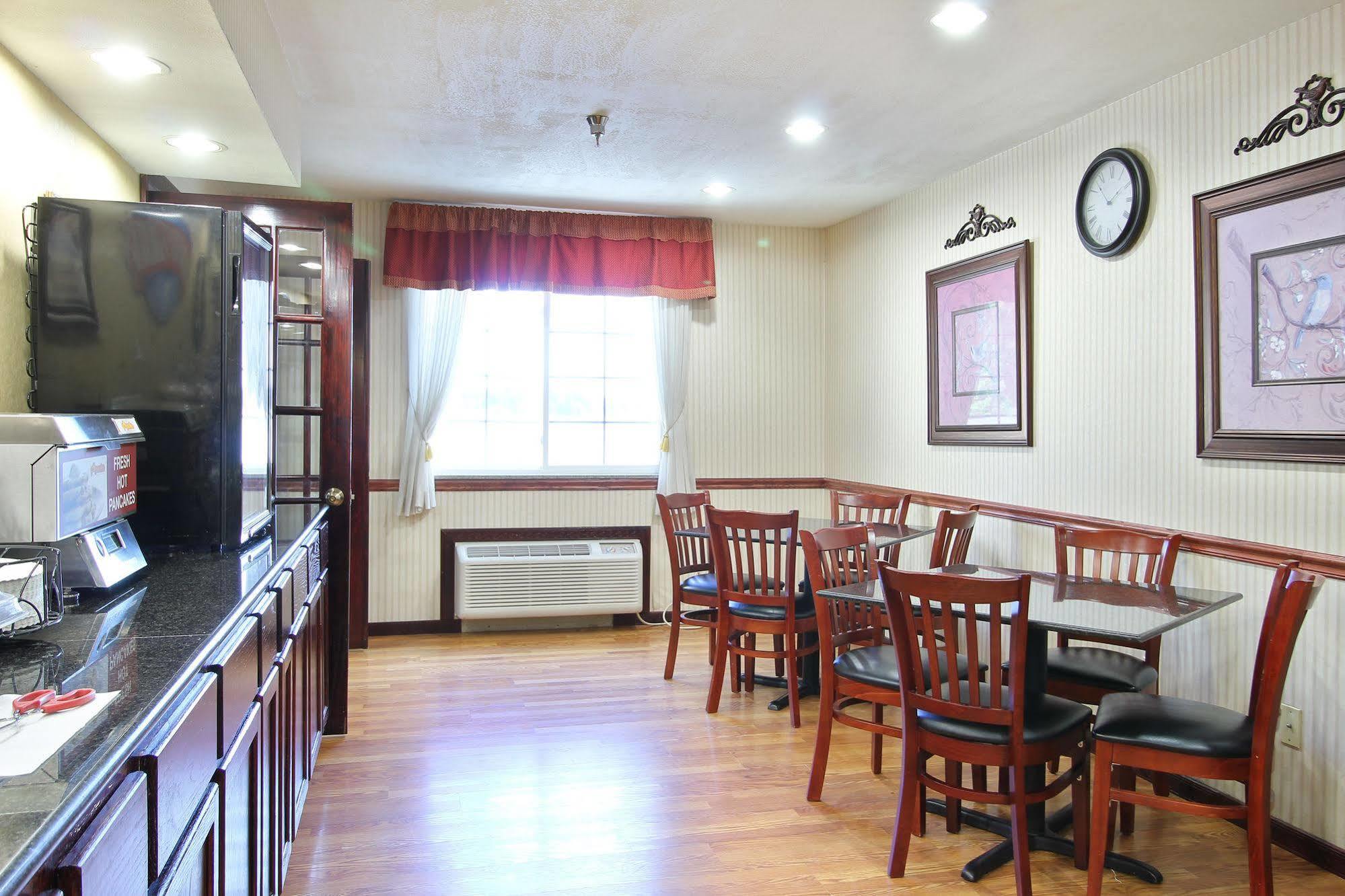Baymont By Wyndham Muskegon Hotel Luaran gambar